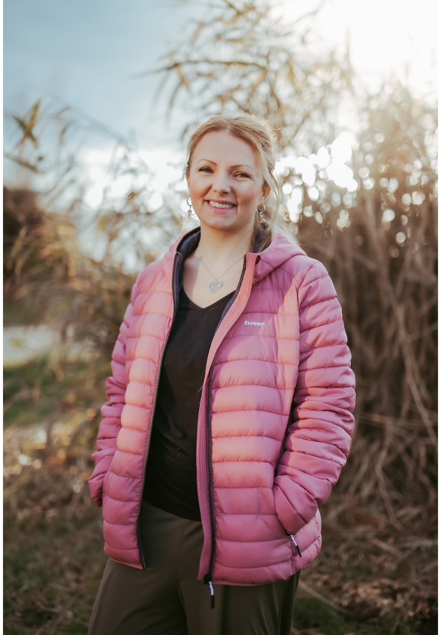 Julija bland vassen en solig höstdag. Sorgbearbetning för kvinnor Online och i Kungälv